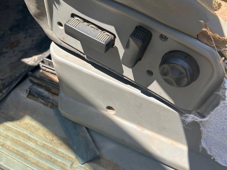 2001-chevrolet-2500hd-image-29