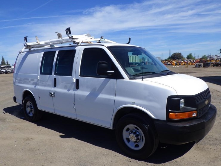 2012-chevrolet-express-2500-image-2