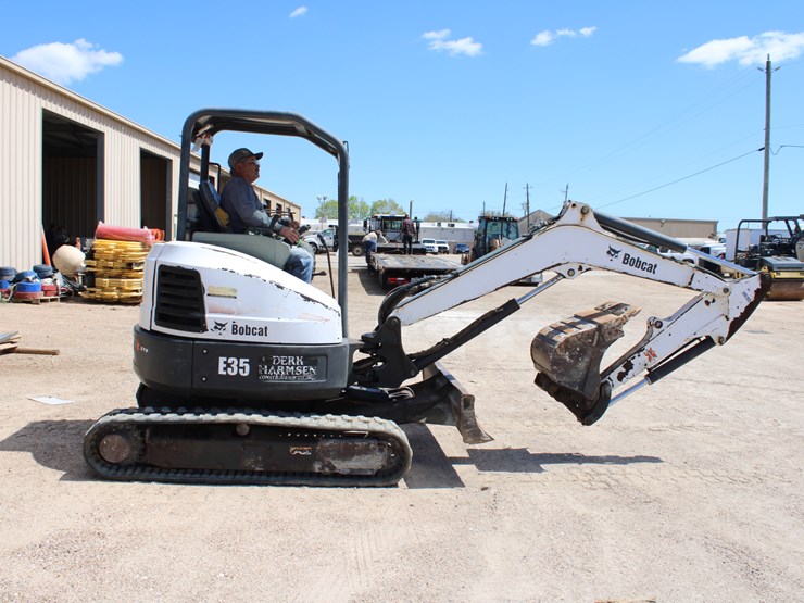 2011-bobcat-e35-image-1