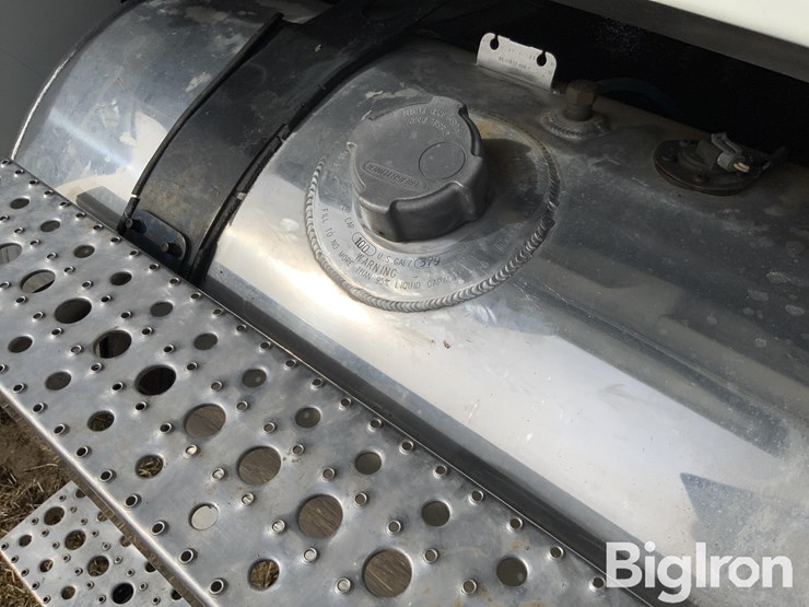 2006-freightliner-columbia-120-image-18