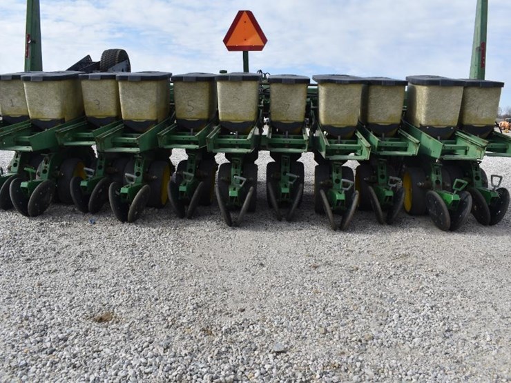 1990-john-deere-7240-image-24