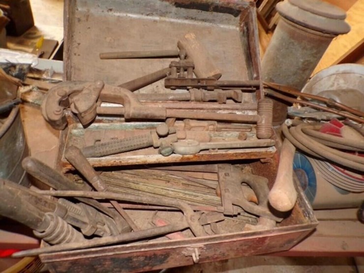 square-tubing-shelves-&-contents-image-8