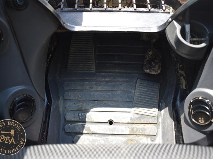 2023-caterpillar-259d3-image-45