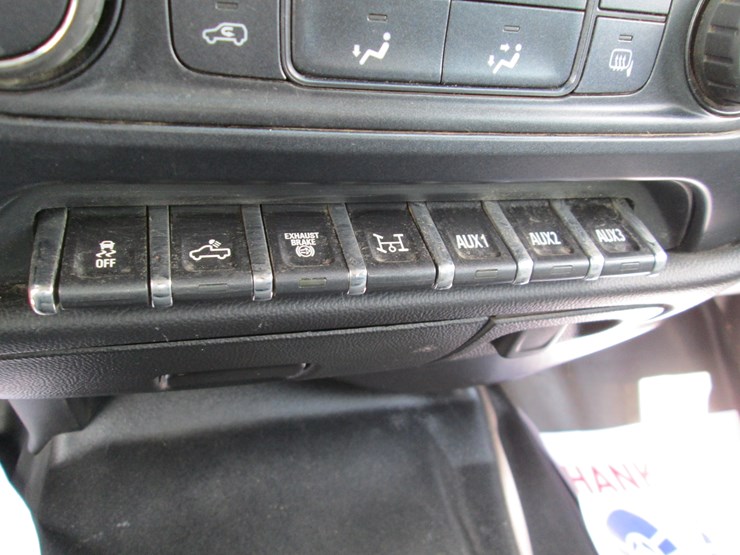 2017-chevrolet-3500hd-image-44