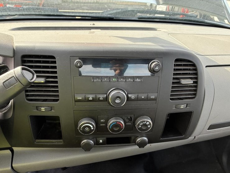 2011-chevrolet-2500-image-12