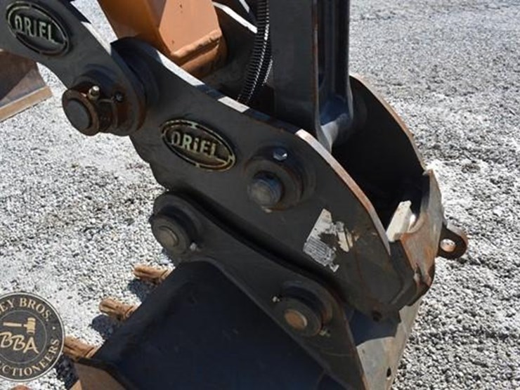 2022-case-cx75csr-image-27