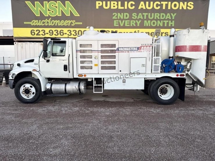 2009-international-durastar-4400-image-1