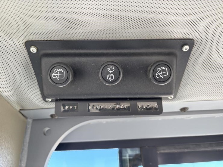 2002-caterpillar-d3g-image-35