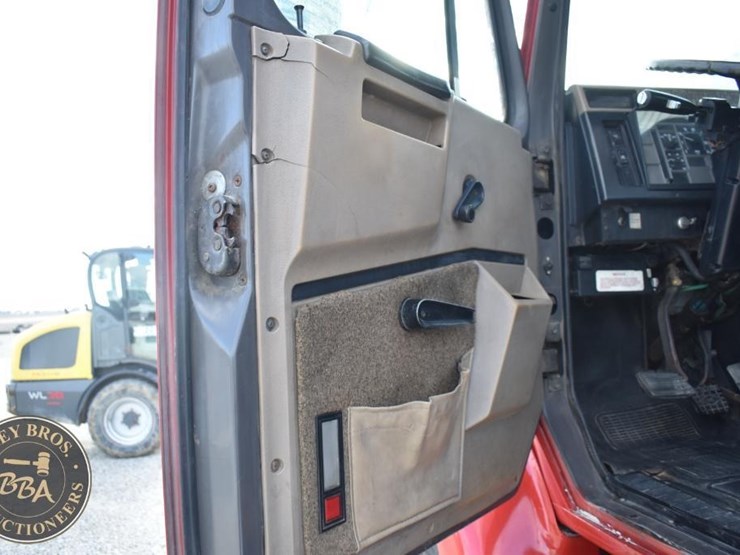 1993-international-8200-image-35