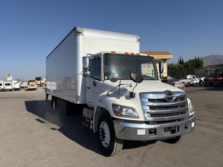 2016-hino-338-image-2