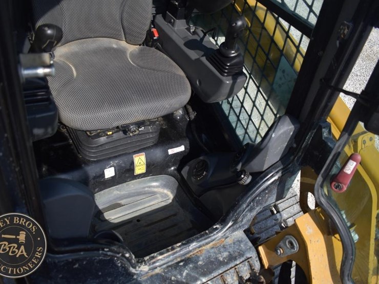 2023-caterpillar-259d3-image-42