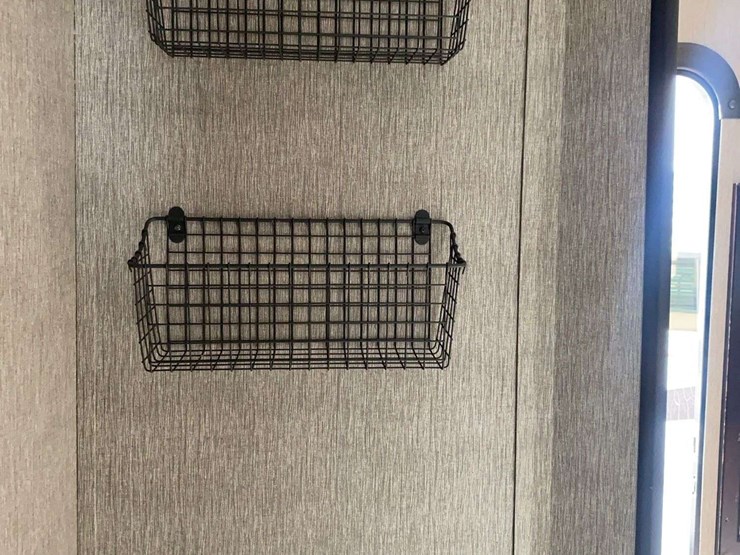 2019-dutchmen-coleman-lantern-edition-250tq-image-23