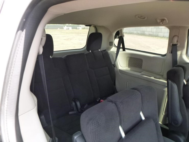 2014-dodge-grand-caravan-image-26