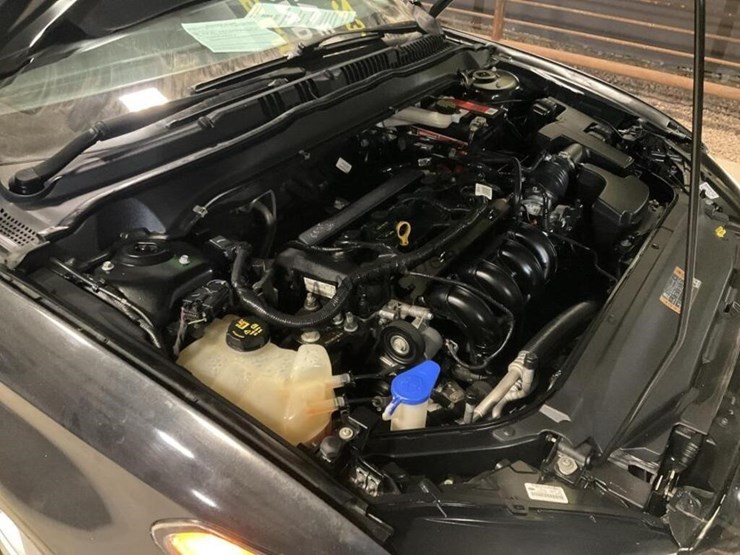 2014-ford-fusion-se-sdn-image-13