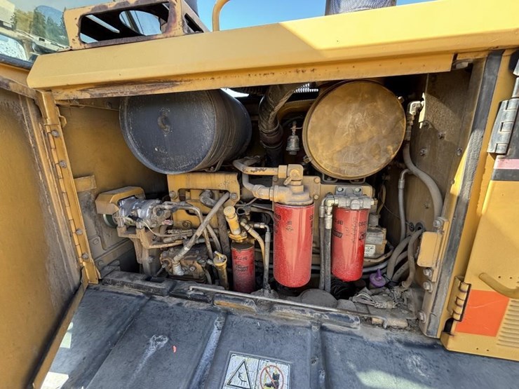 2006-caterpillar-143h-image-57