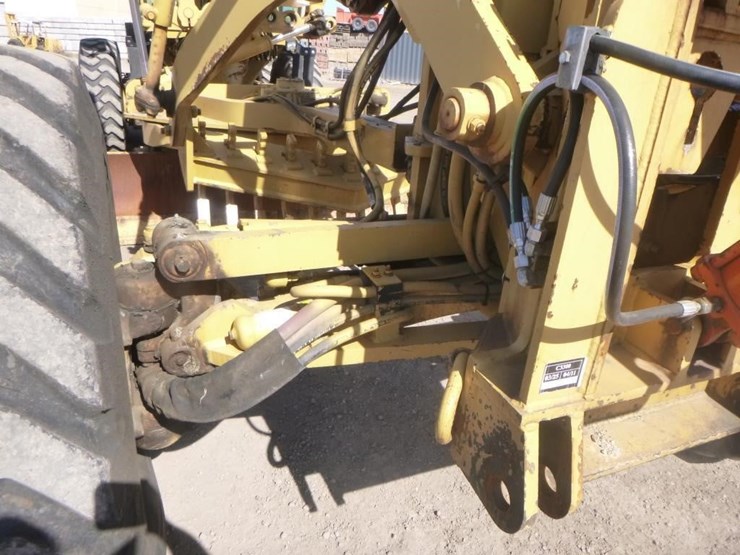 2005-caterpillar-143h-image-13