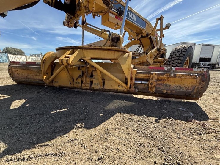 2006-caterpillar-143h-image-23