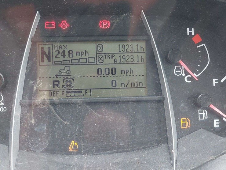 kubota-m7-171-premium-image-26