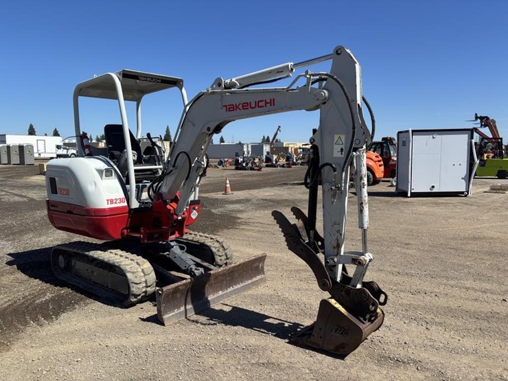 2020-takeuchi-tb230-image-2