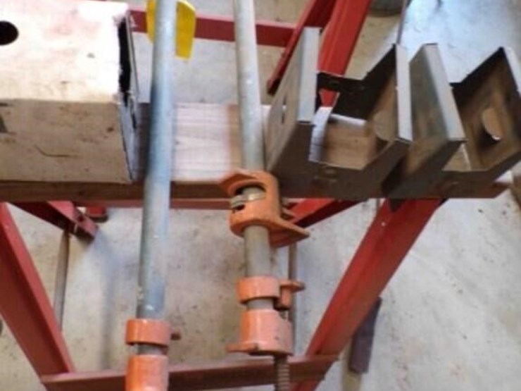 iron-horse-saw-horses,-clamps-image-3