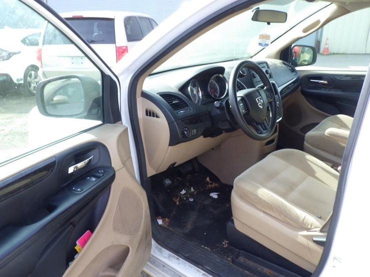 2015-dodge-grand-caravan-image-5