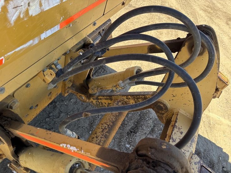 2002-caterpillar-d3g-image-19