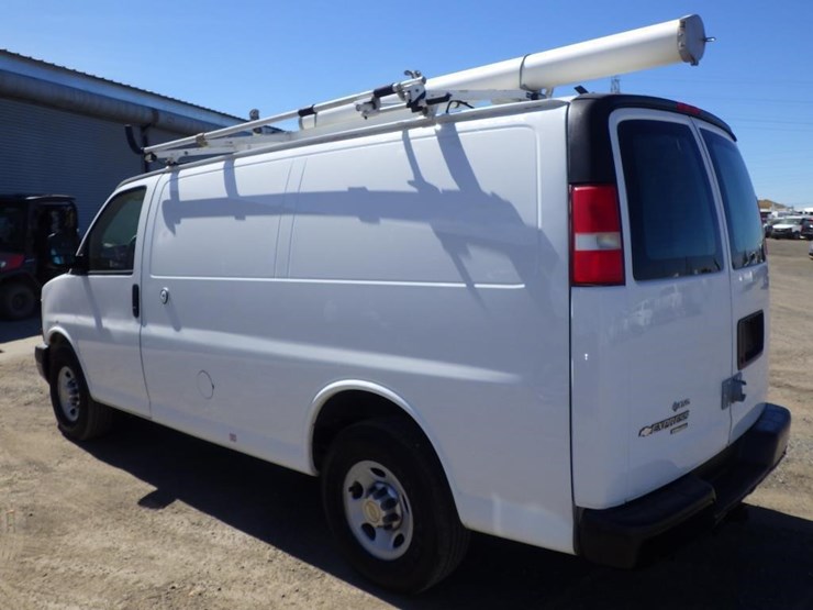 2012-chevrolet-express-2500-image-4