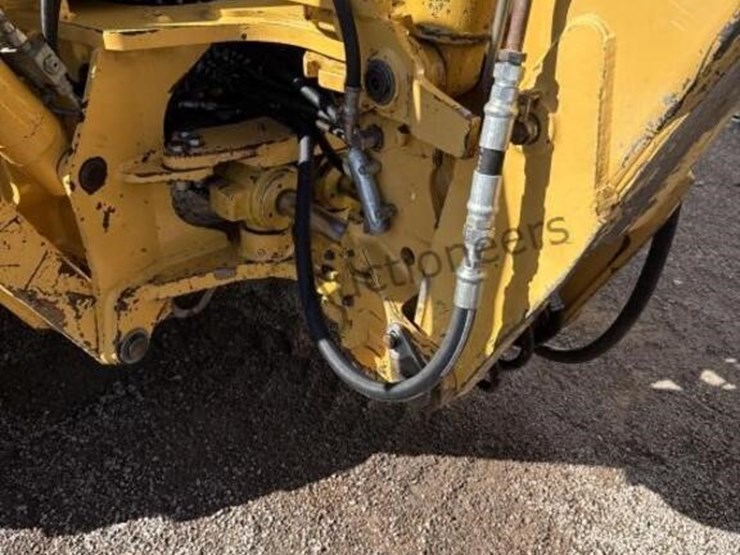 new-holland-lb115-image-21