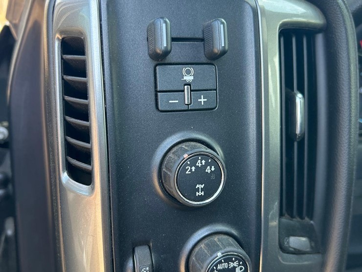 2015-chevrolet-silverado-ltz-2500hd-4x4-crew-cab-pick-up-truck-image-45