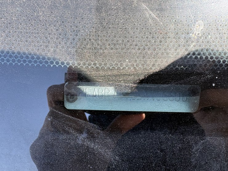 #2005-•-2011-ford-crown-victoria-passenger-car-image-2