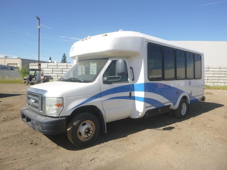 2014-ford-e450-image-1