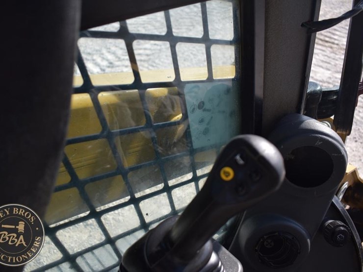 2023-caterpillar-259d3-image-48