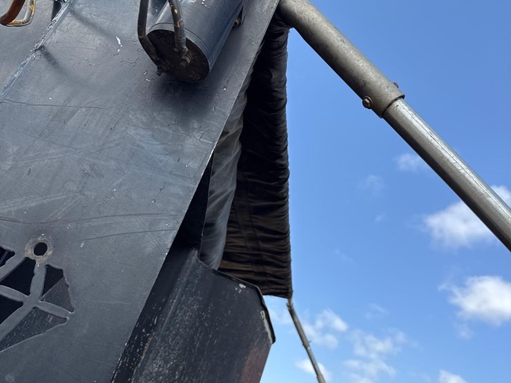 2015-caterpillar-ct660l-image-19