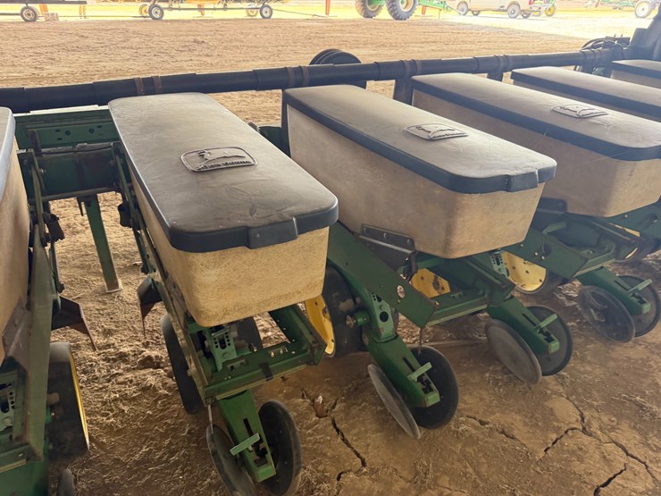 john-deere-7300-image-6