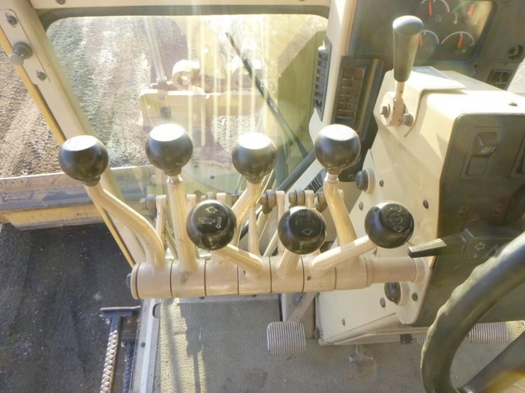 2006-caterpillar-143h-image-25