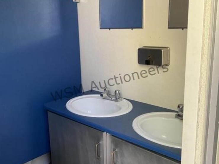 2005-advantage-tt16-10aa-restroom-trailer-image-13