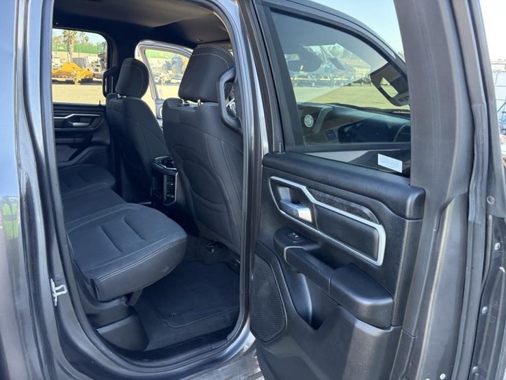 2022-ram-1500-big-horn-image-10