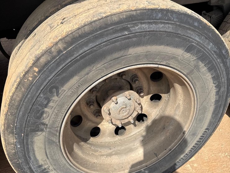 2015-caterpillar-ct660l-image-31