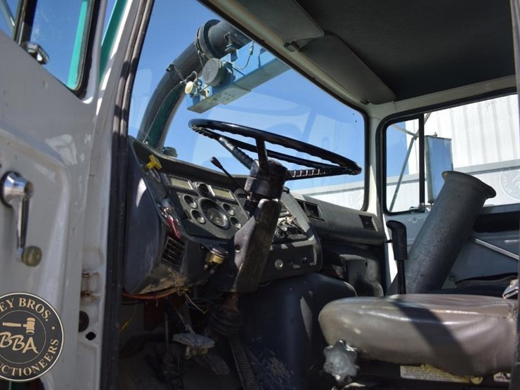 1996-ford-lnt8000-image-51