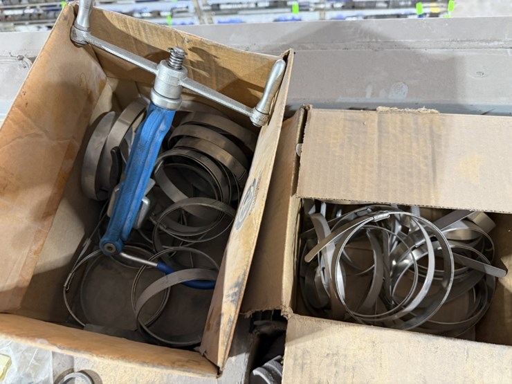 6-shelve-section-of-kerr-&-some-ofm-triplex-pump-parts-image-10