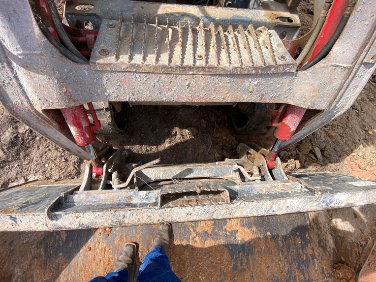 2014-takeuchi-tl8-image-7