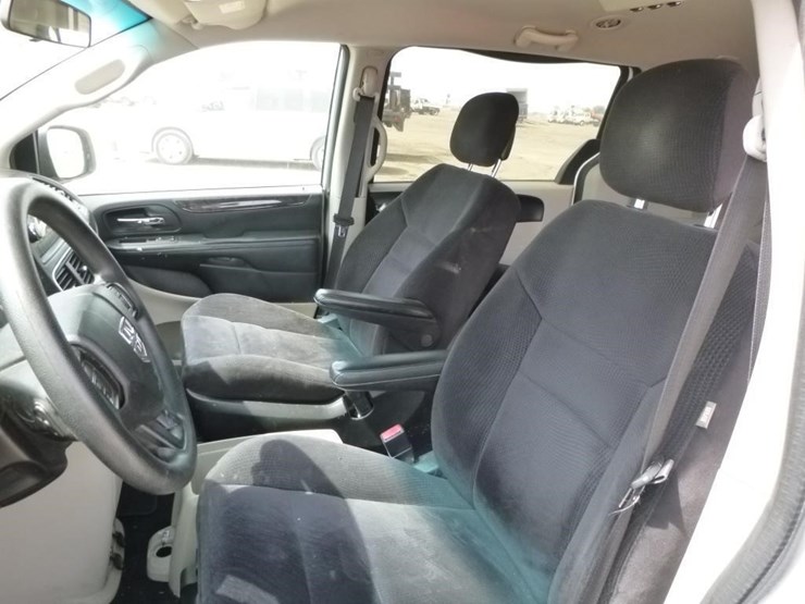 2014-dodge-grand-caravan-image-13