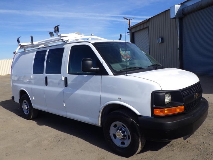 2012-chevrolet-express-2500-image-2