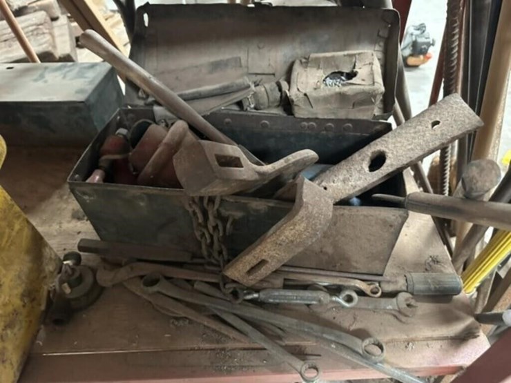 square-tubing-shelves-&-contents-image-7