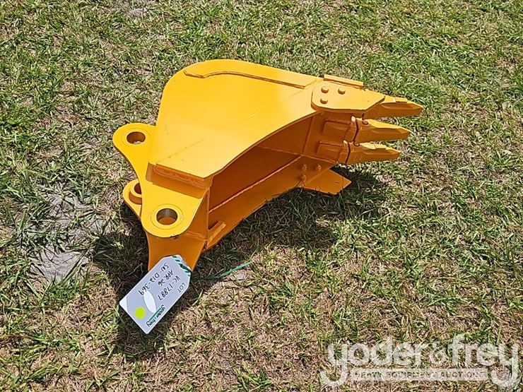 2026-caterpillar-305-image-4