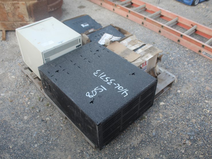 #8051-•-pallet-of-medical-equipment-and-3-emergency-lighting-systems-image-4