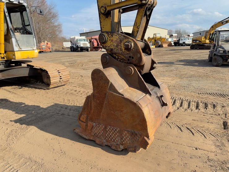 2009-komatsu-pc228us-lc-3e0-image-8