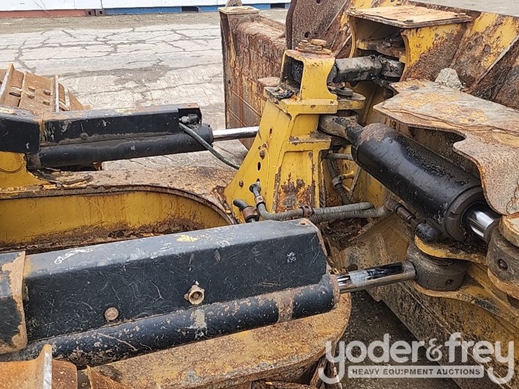 2016-caterpillar-d6n-lgp-image-9