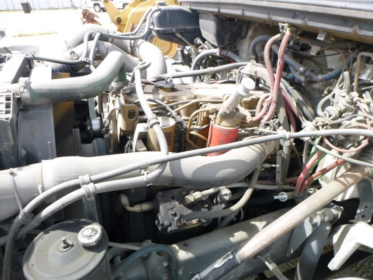 2001-freightliner-fl70-image-33