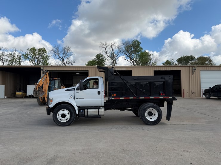 2019-ford-f750-image-1
